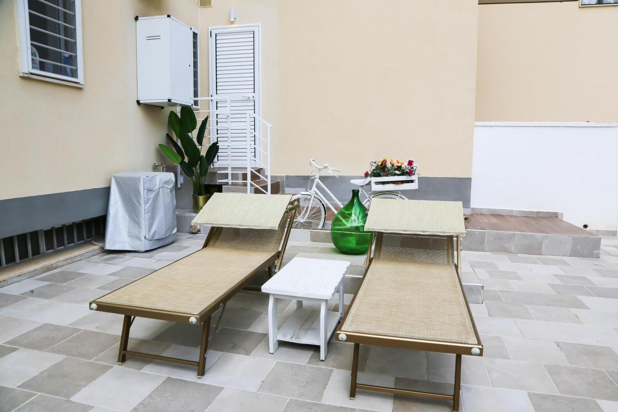 La Dimora Di Rebecca Apartment Bari Luaran gambar