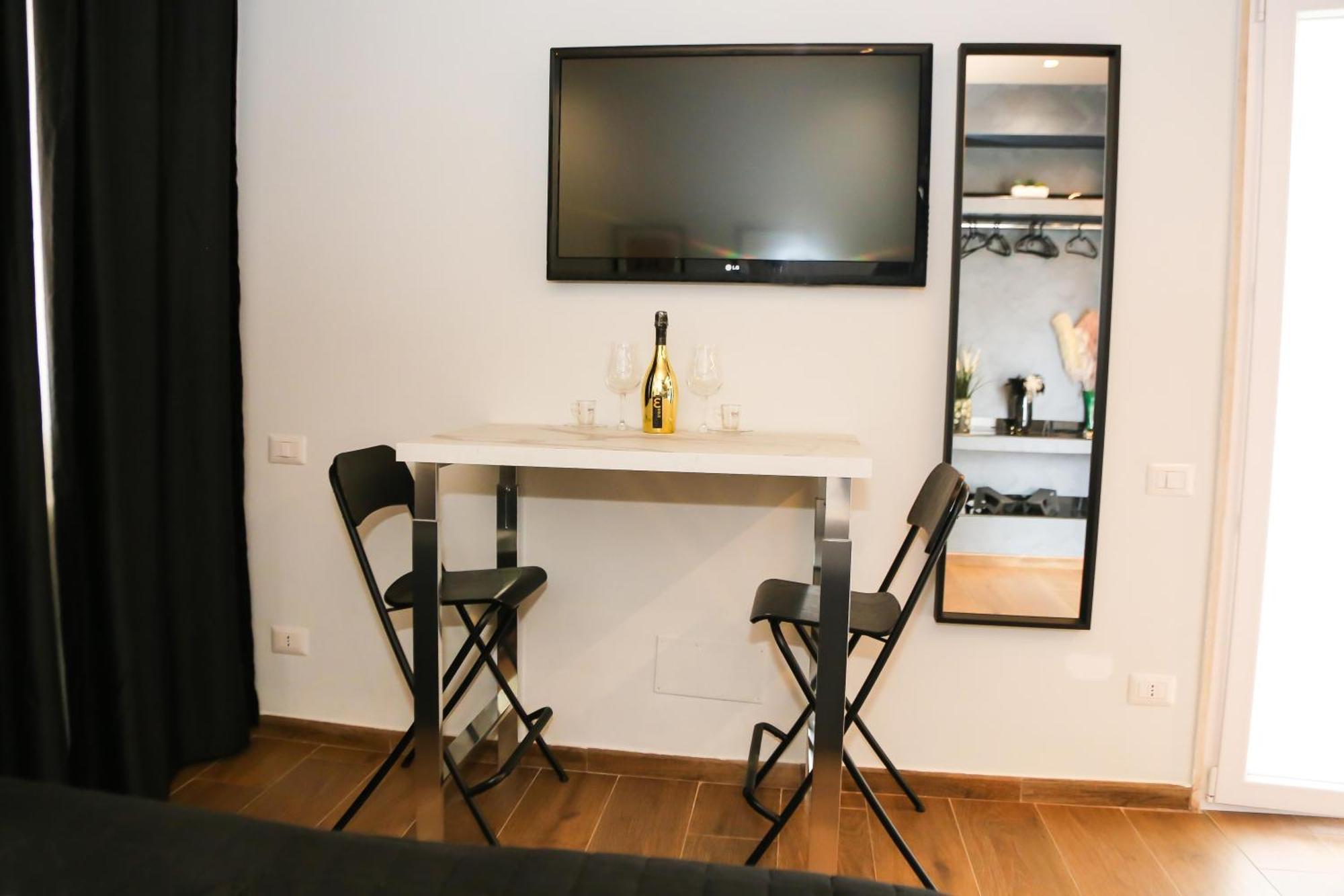 La Dimora Di Rebecca Apartment Bari Luaran gambar